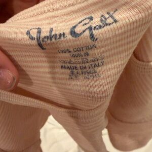 Brandy Melville Cream Short Sleeve Tee